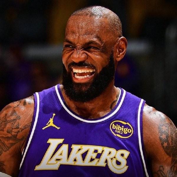 欧冠让球盘口-虎头蛇尾,詹姆斯19中9得24分5板3助,上半场20分下半场仅4分