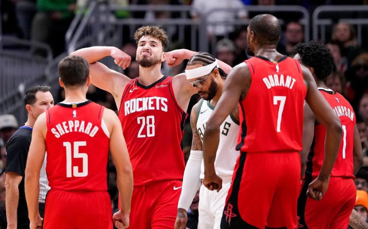 火箭捡宝?5场25记三分,拿新秀合同!21岁后卫变范乔丹最佳替补